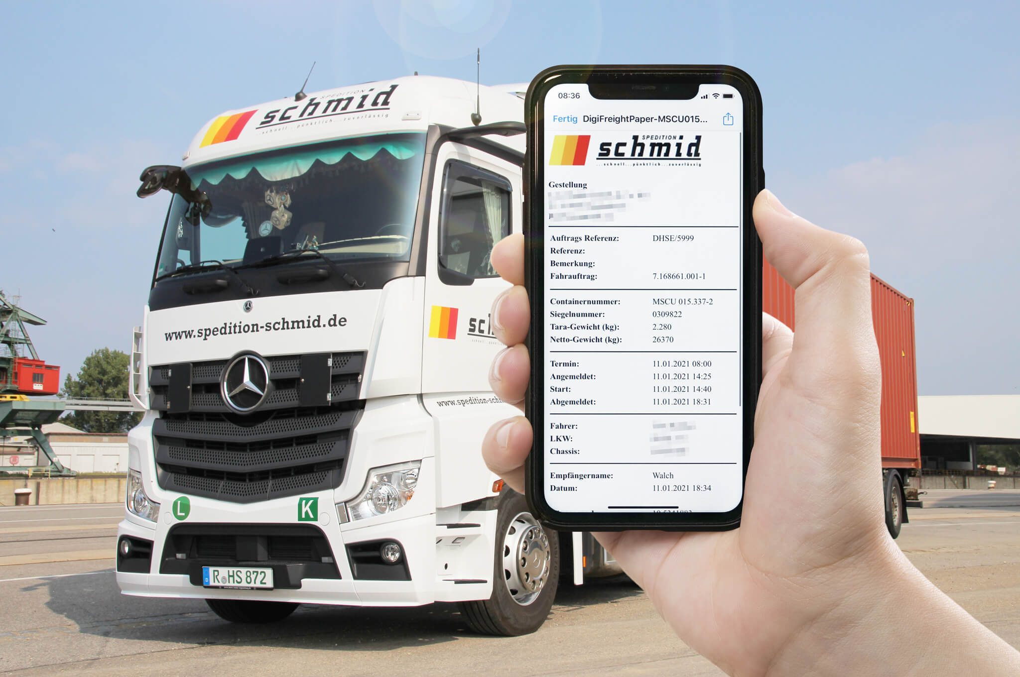 Bildkomposition mit LKW und Mobiltelefon mit e cmr